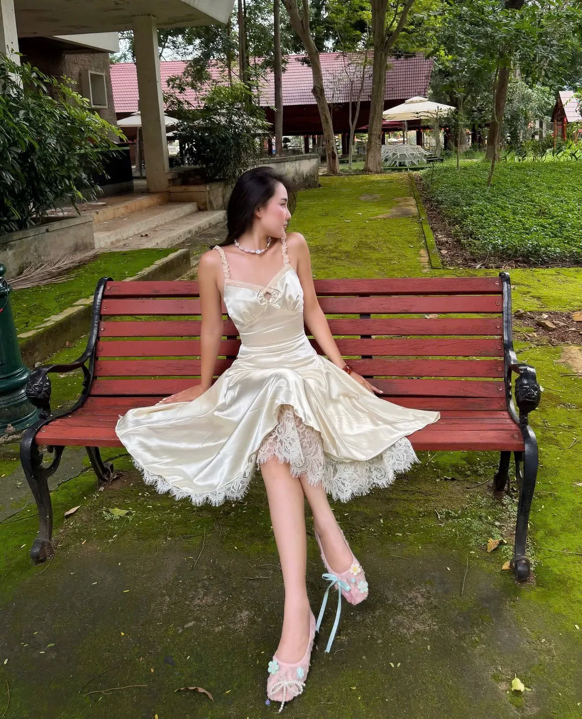 Váy lụa hai dây phối ren lửng, B274